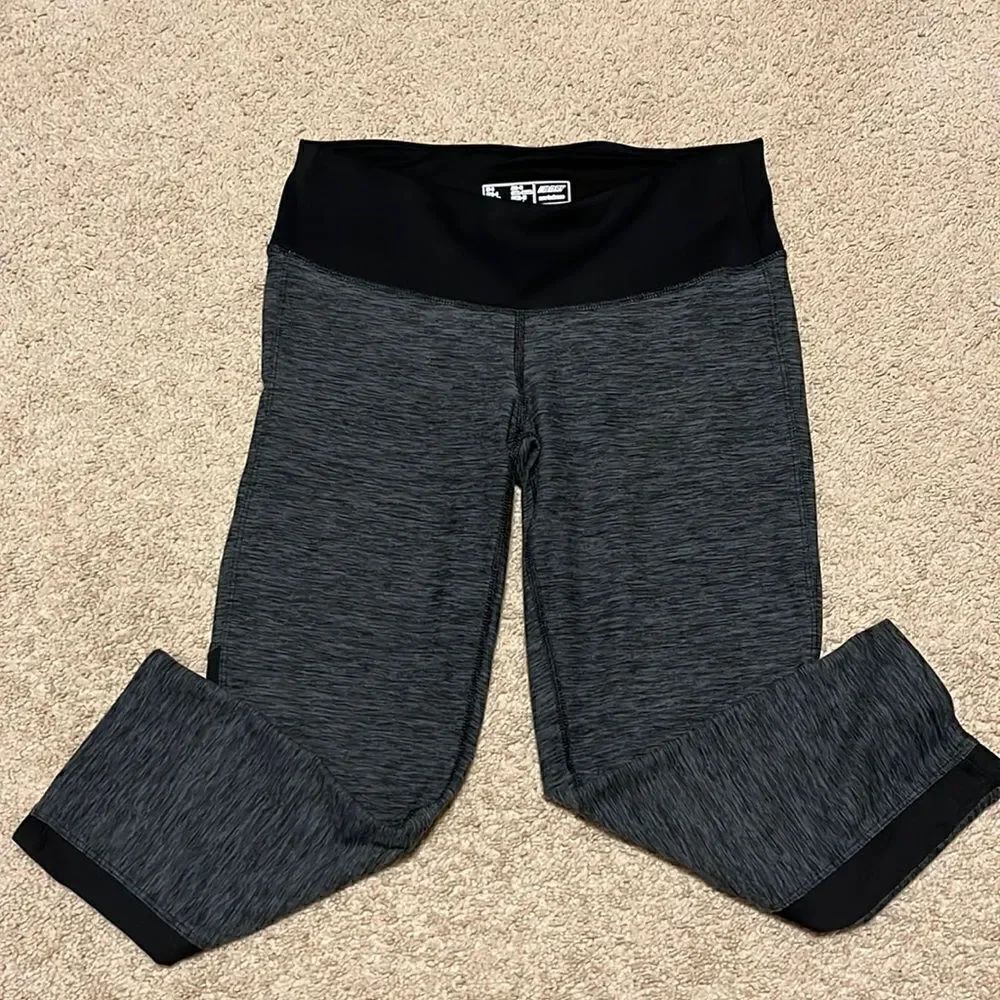 New Balance Size Small Capri leggings